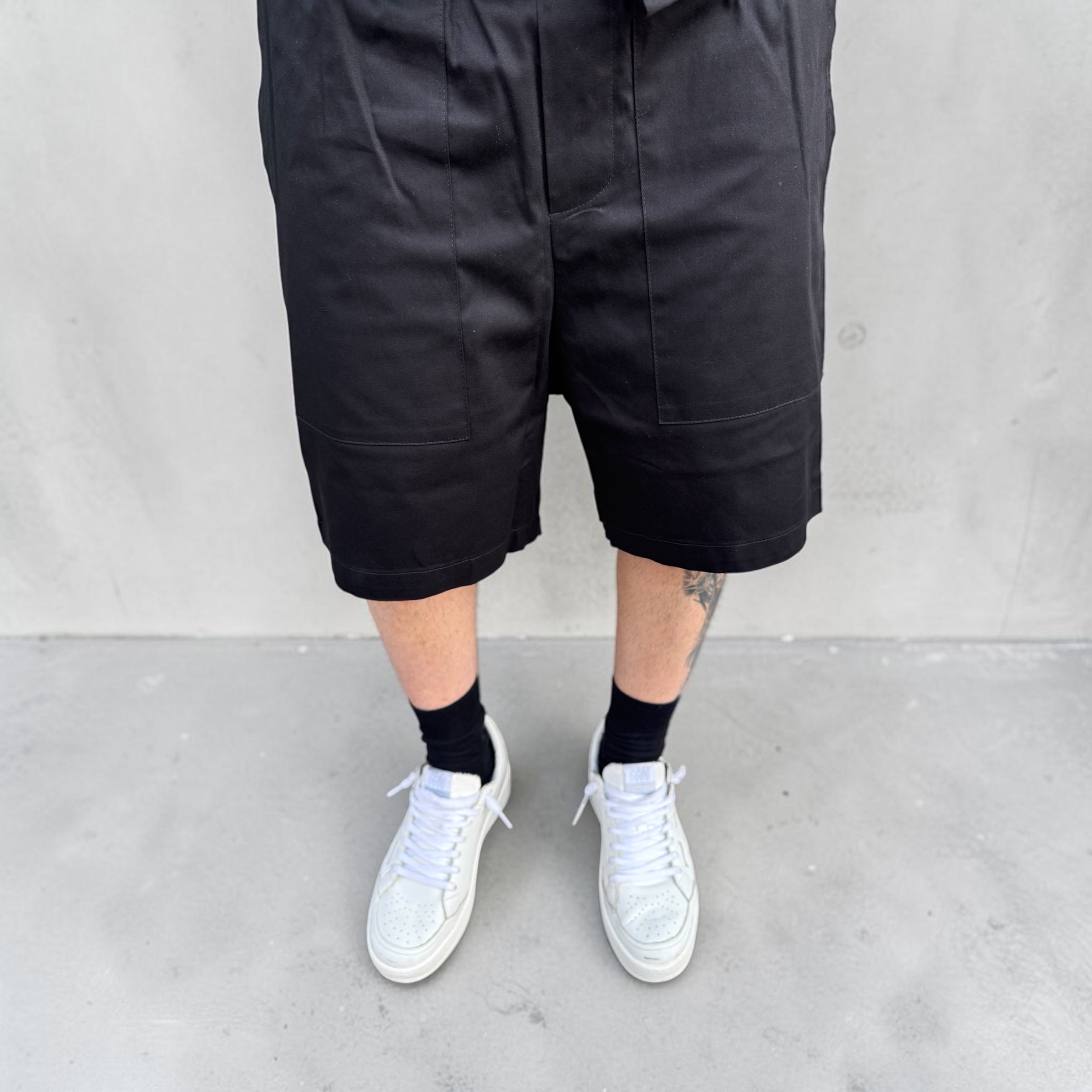 BLACK ELEGANT SHORT