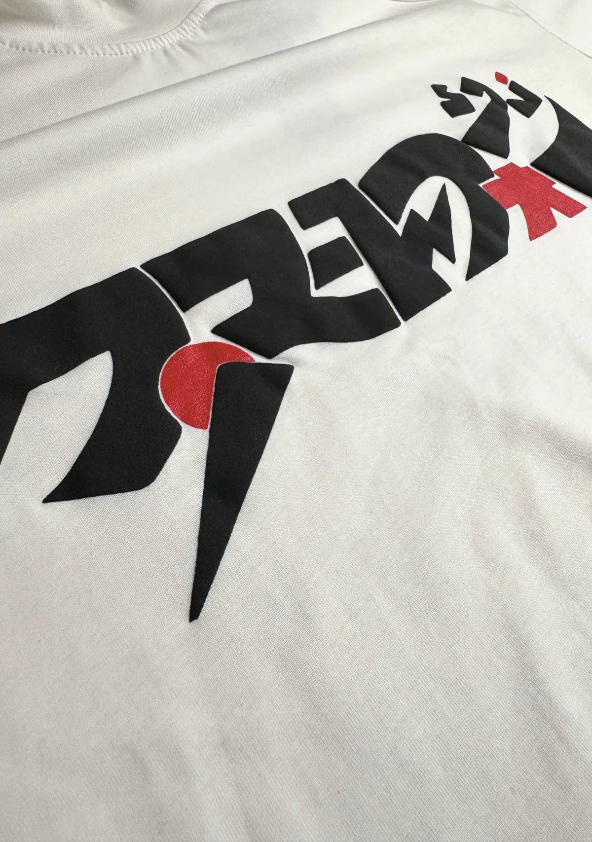 WHITE TEE JAPAN ABSTRACT