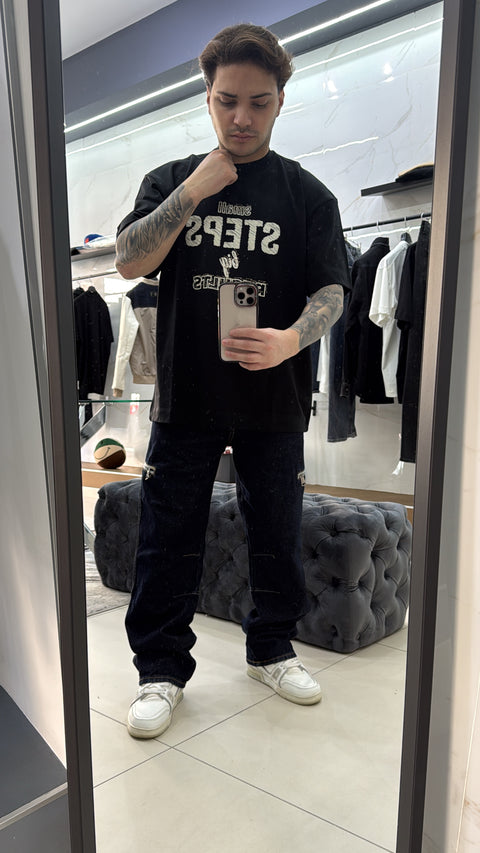 BLACK SMALL STEPS TEE