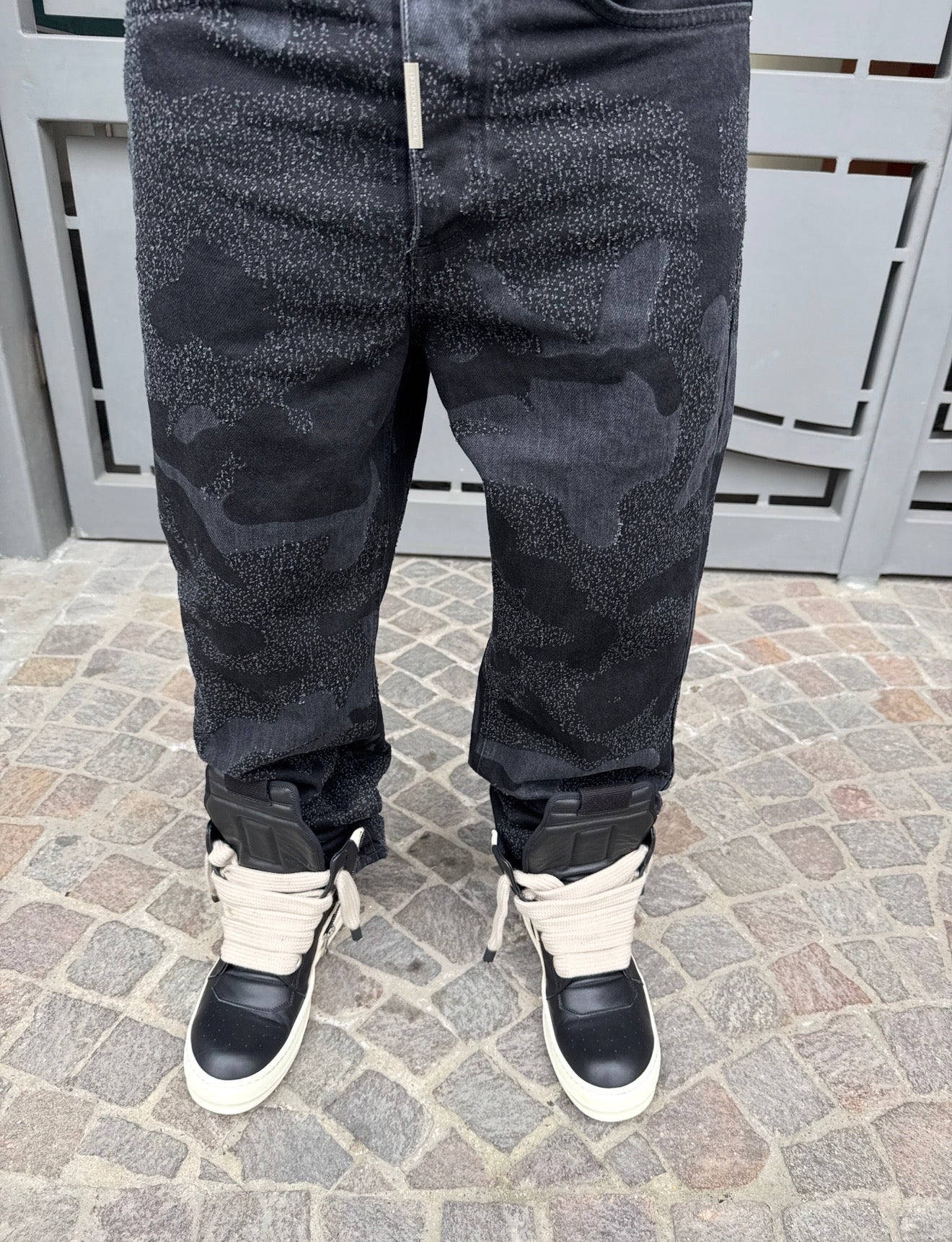 CAMO PIXEL BAGGHY BLACK