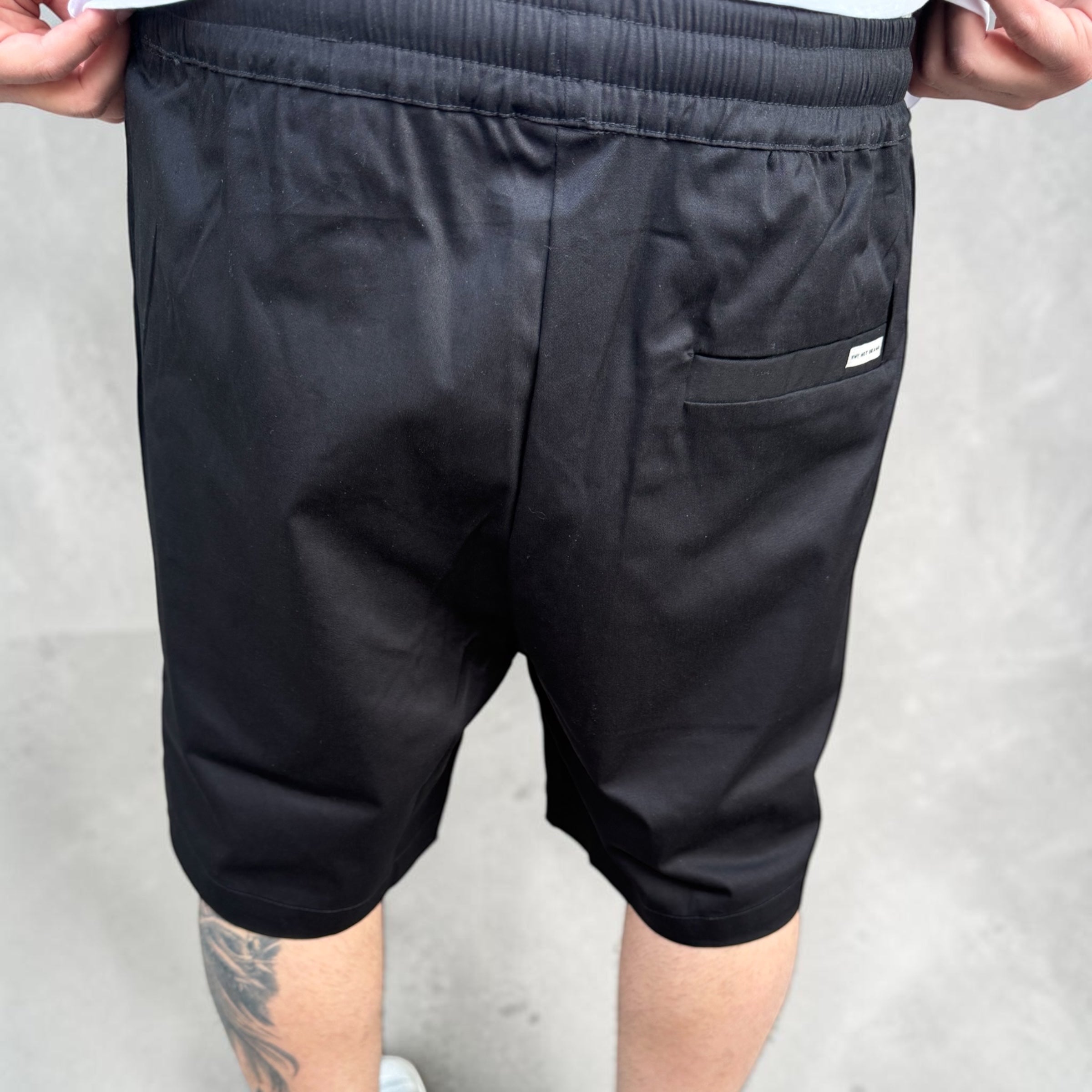 BLACK ELEGANT SHORT